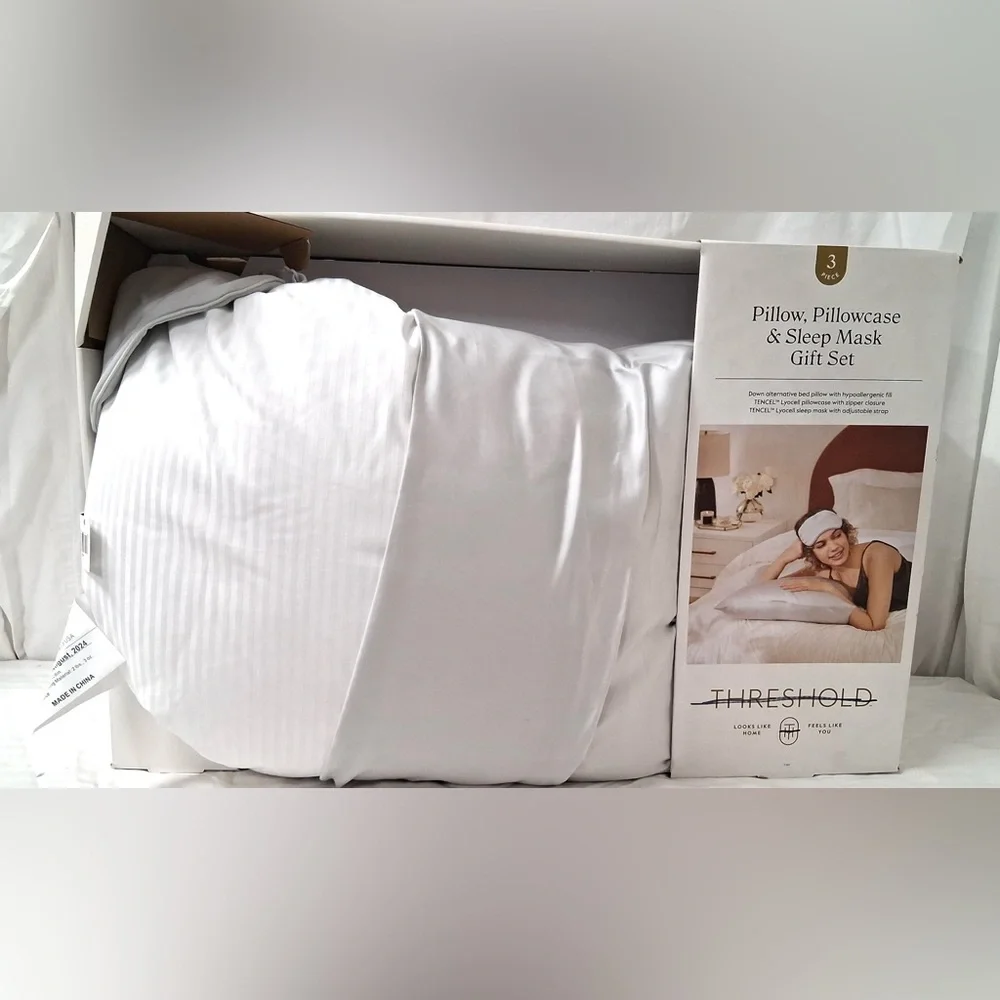 NEW Pillow Pillowcase & Sleep Mask Gift Set Cozy Bedding Sleep Down Alternative